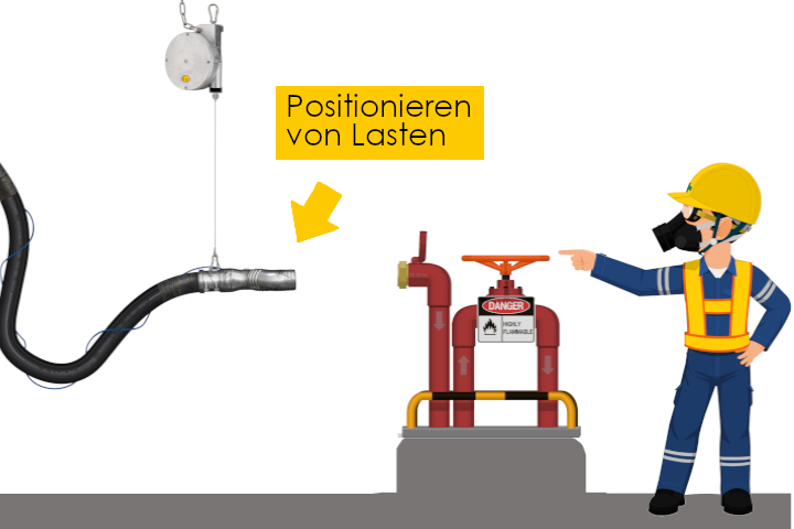 Arbeiter zeigt auf einen Schlauch welcher von einem ATEX Balancer gehalten wird